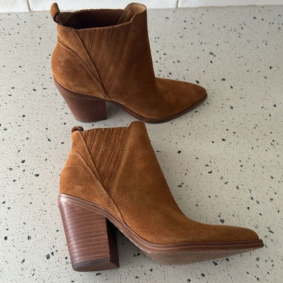 MARC FISHER GADRI Tan Suede Leather Ankle Booties Pointed Toe Pull On Size 7.5M - Picture 5 of 16